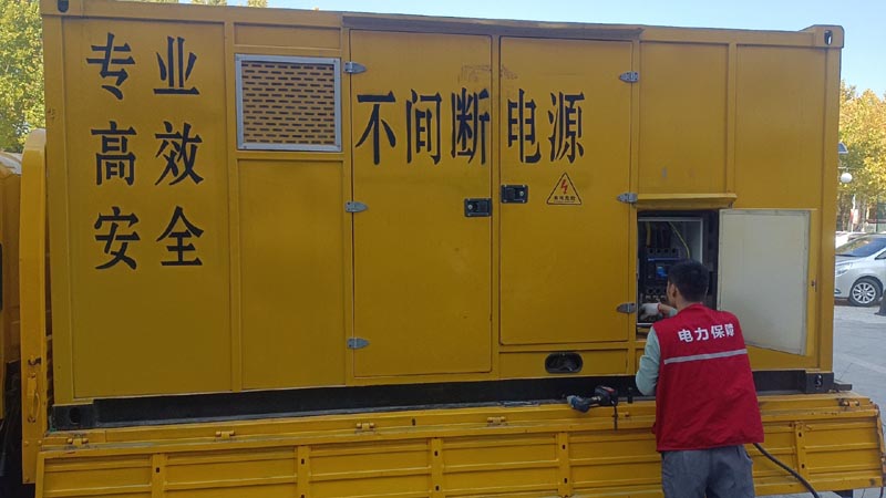 湖滨柴油发电机组和UPS电源配合使用时，如何避免切换过程中的电力中断？